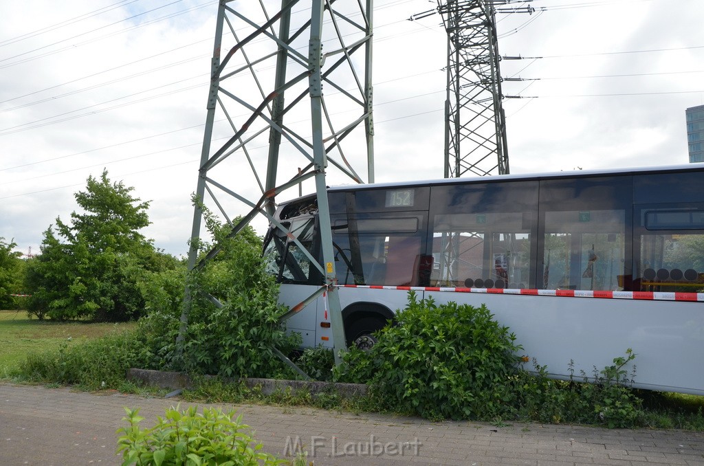 Schwerer Bus Unfall Koeln Porz Gremberghoven Neuenhofstr P252.JPG - Miklos Laubert
